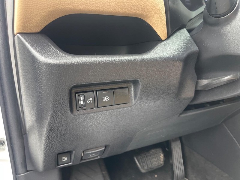 Toyota RAV4 Vehicle Image 16
