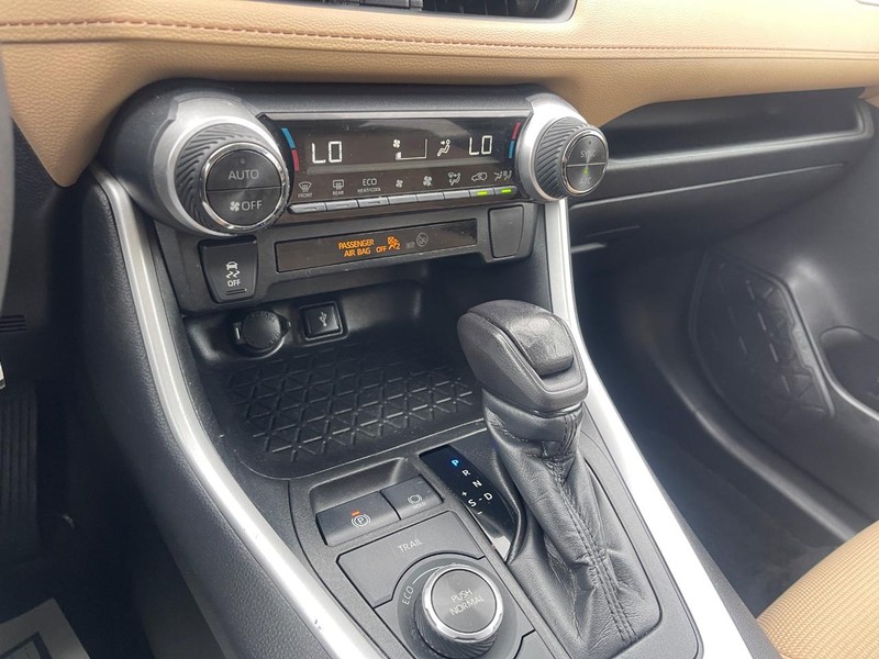 Toyota RAV4 Vehicle Image 18