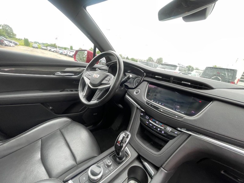 Cadillac XT5 Vehicle Image 06