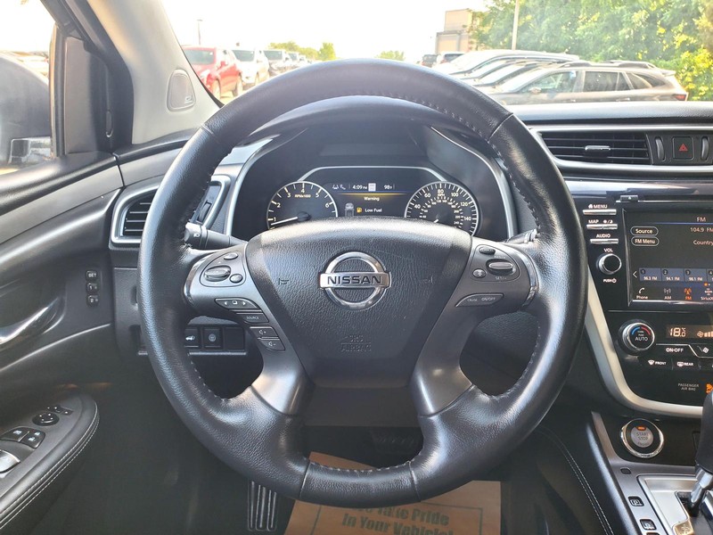 Nissan Murano Vehicle Image 09