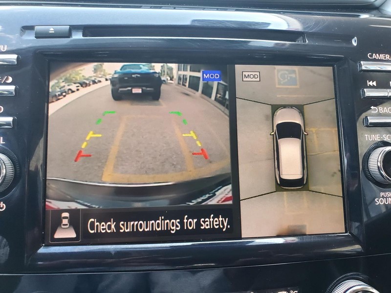 Nissan Murano Vehicle Image 11