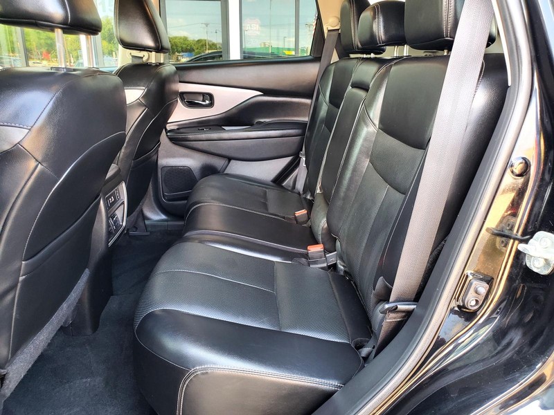 Nissan Murano Vehicle Image 16