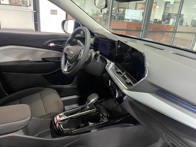 Chevrolet Trax Vehicle Image 02