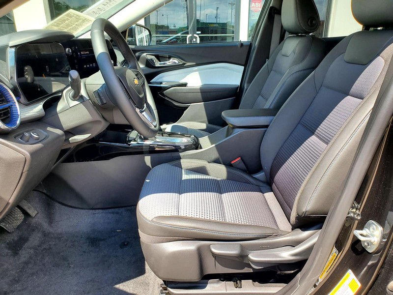Chevrolet Trax Vehicle Image 12