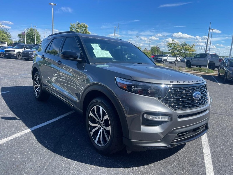 Ford Explorer Vehicle Image 02