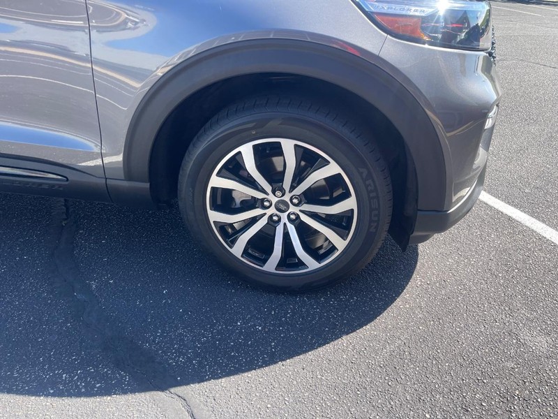 Ford Explorer Vehicle Image 05