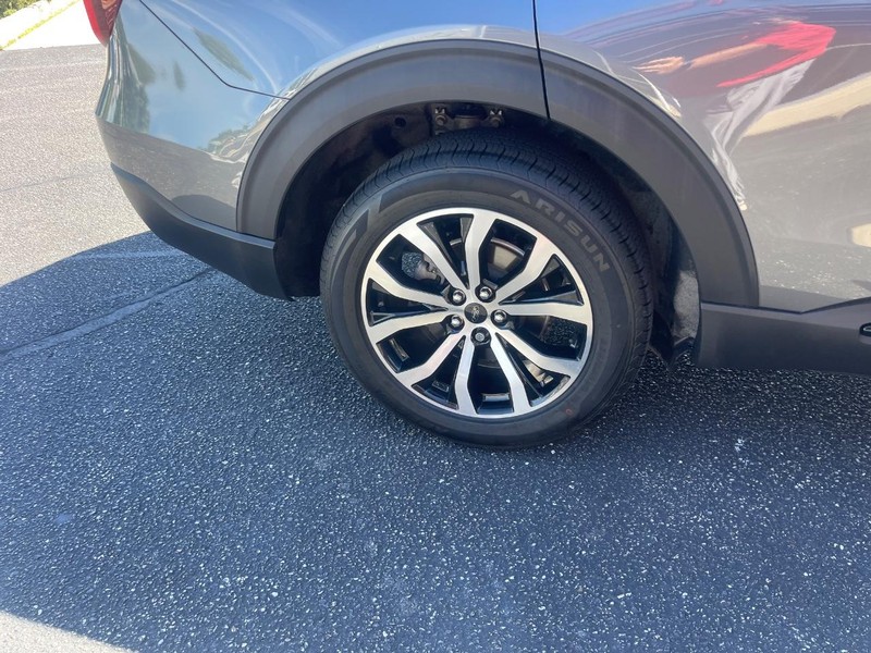 Ford Explorer Vehicle Image 10