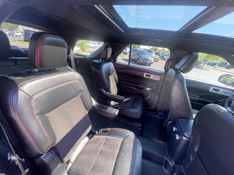 Ford Explorer Vehicle Image 12