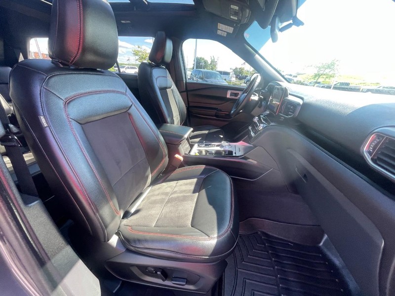 Ford Explorer Vehicle Image 13