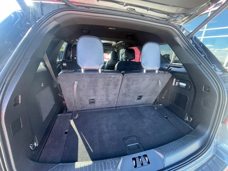 Ford Explorer Vehicle Image 14