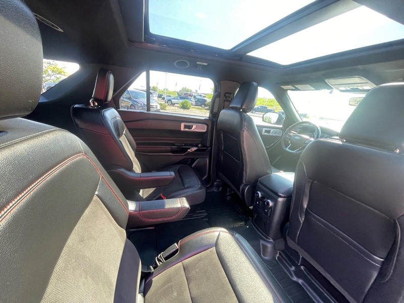 Ford Explorer Vehicle Image 16