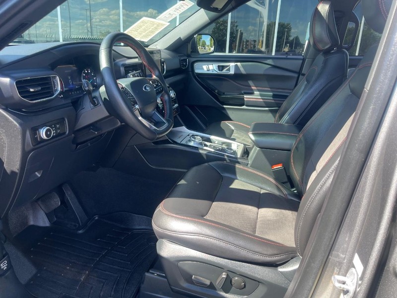 Ford Explorer Vehicle Image 17