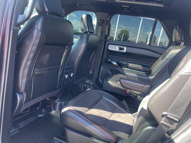 Ford Explorer Vehicle Image 18