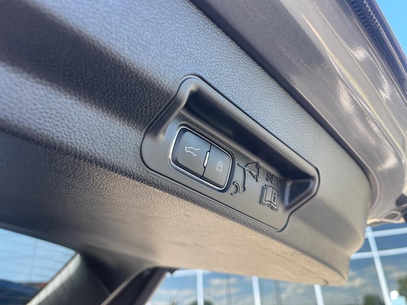 Ford Explorer Vehicle Image 19