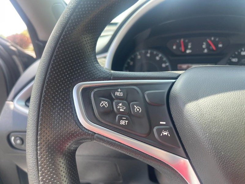 Chevrolet Malibu Vehicle Image 13