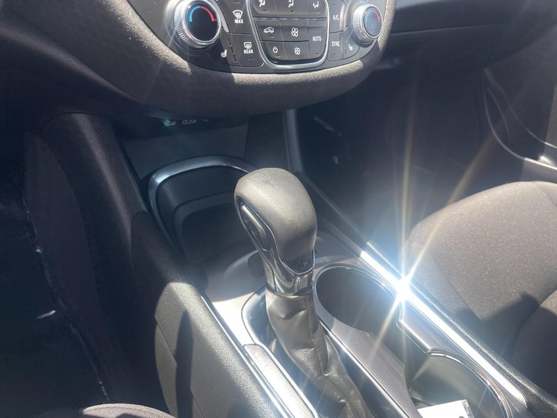 Chevrolet Malibu Vehicle Image 16