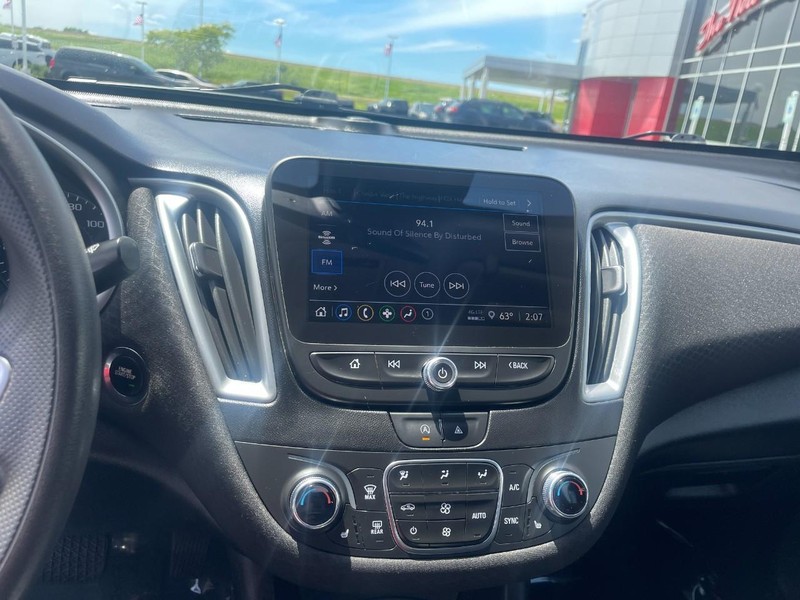 Chevrolet Malibu Vehicle Image 17