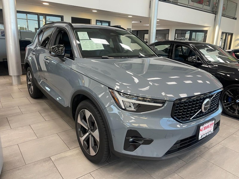 Volvo XC40 Vehicle Image 02