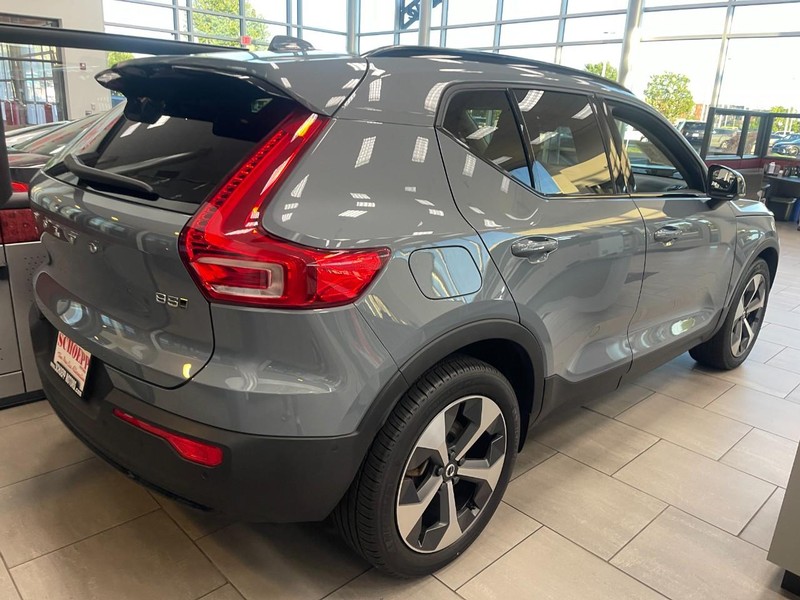 Volvo XC40 Vehicle Image 03