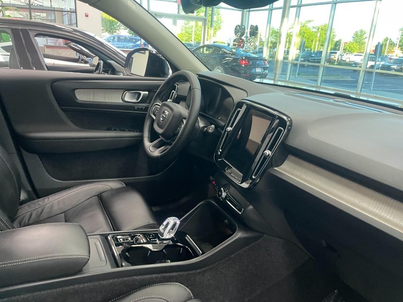 Volvo XC40 Vehicle Image 05