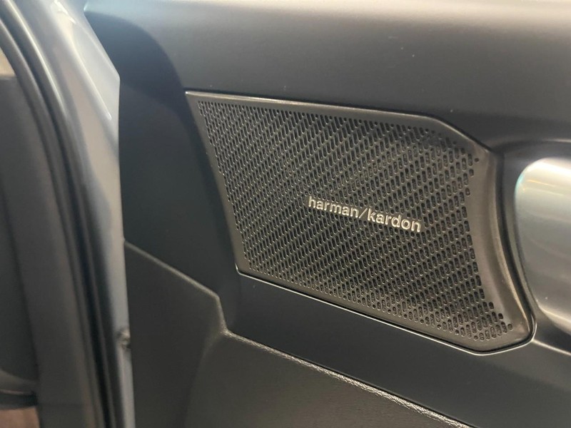 Volvo XC40 Vehicle Image 09