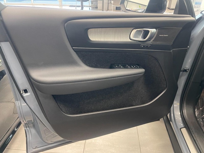 Volvo XC40 Vehicle Image 15