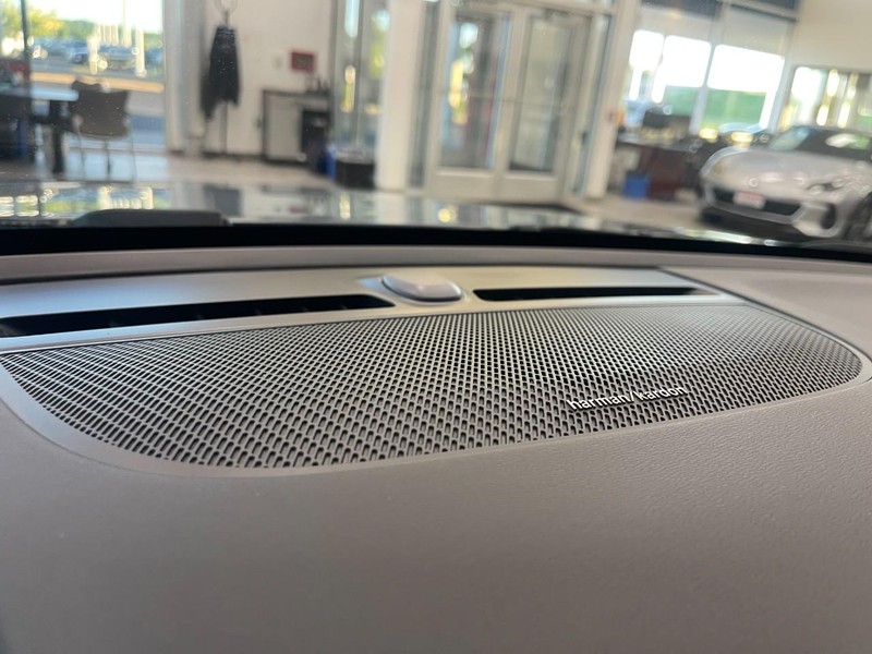 Volvo XC40 Vehicle Image 28