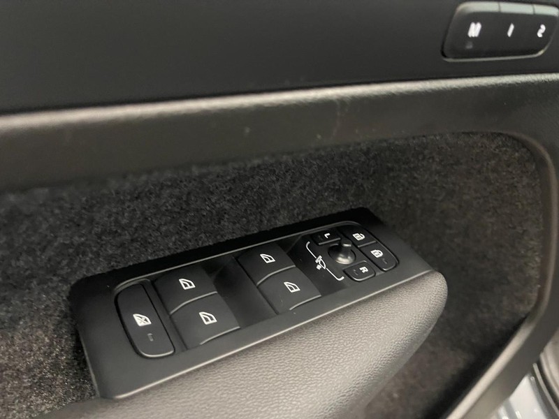 Volvo XC40 Vehicle Image 30