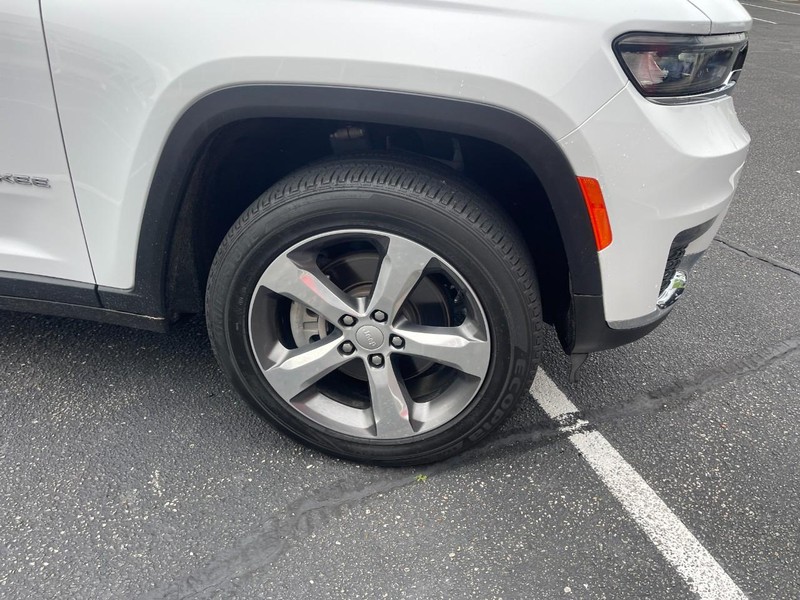 Jeep Grand Cherokee L Vehicle Image 08