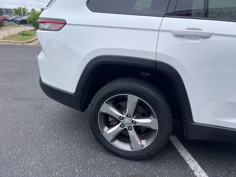 Jeep Grand Cherokee L Vehicle Image 09