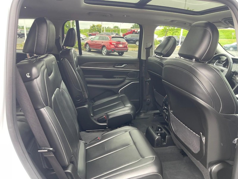 Jeep Grand Cherokee L Vehicle Image 15
