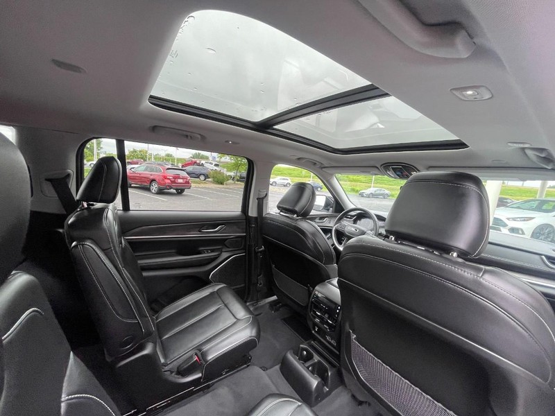Jeep Grand Cherokee L Vehicle Image 18