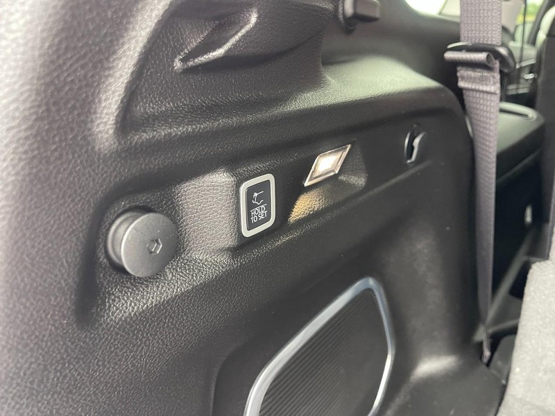 Jeep Grand Cherokee L Vehicle Image 21