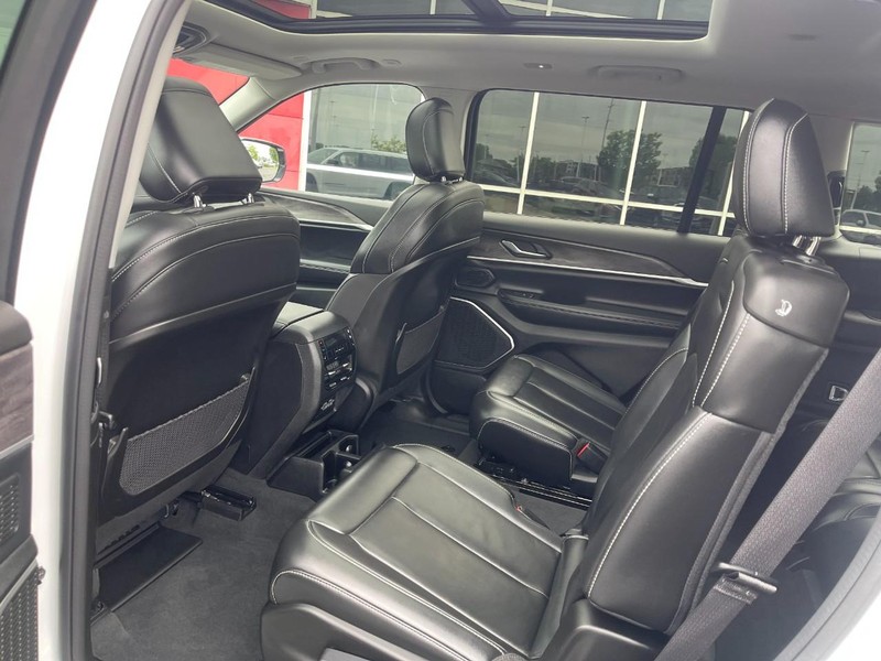 Jeep Grand Cherokee L Vehicle Image 22