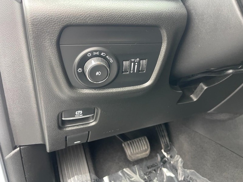 Jeep Grand Cherokee L Vehicle Image 27