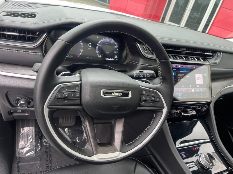 Jeep Grand Cherokee L Vehicle Image 28