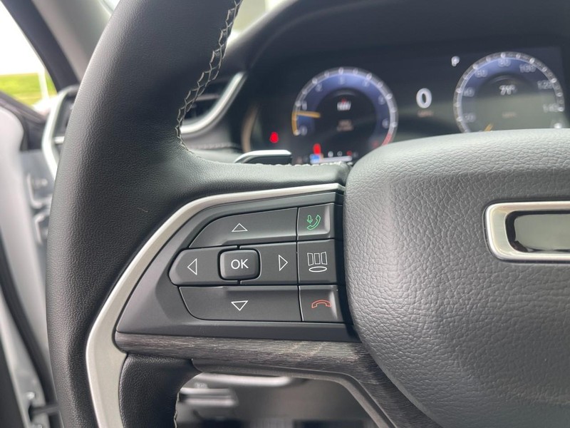 Jeep Grand Cherokee L Vehicle Image 29