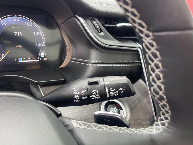 Jeep Grand Cherokee L Vehicle Image 32