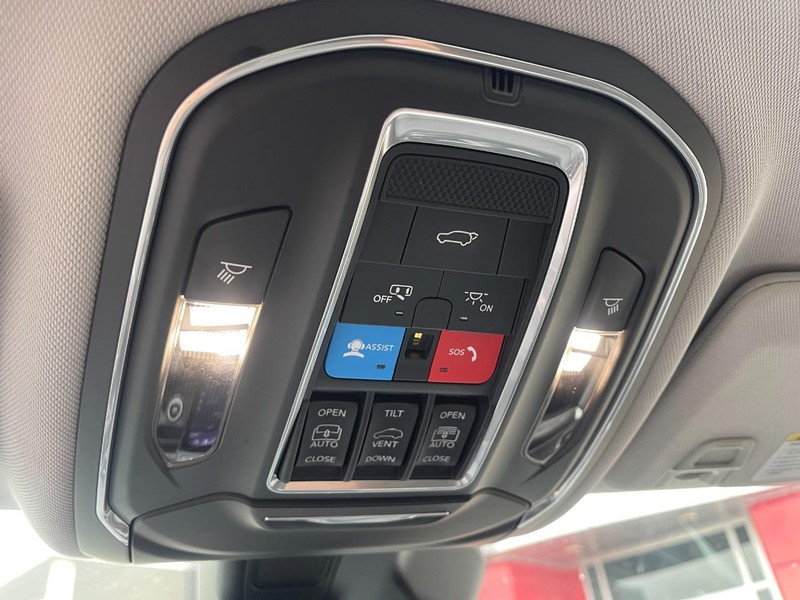 Jeep Grand Cherokee L Vehicle Image 39