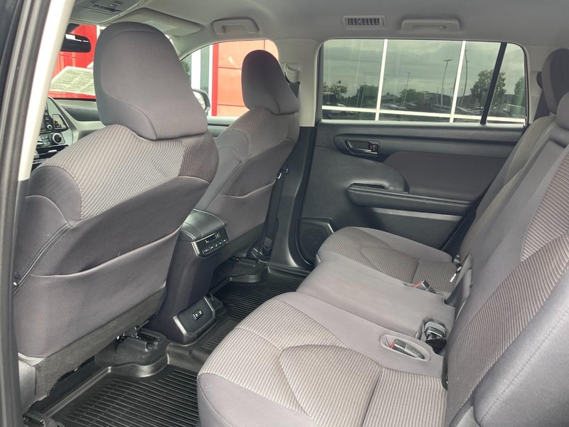Toyota Highlander Vehicle Image 14