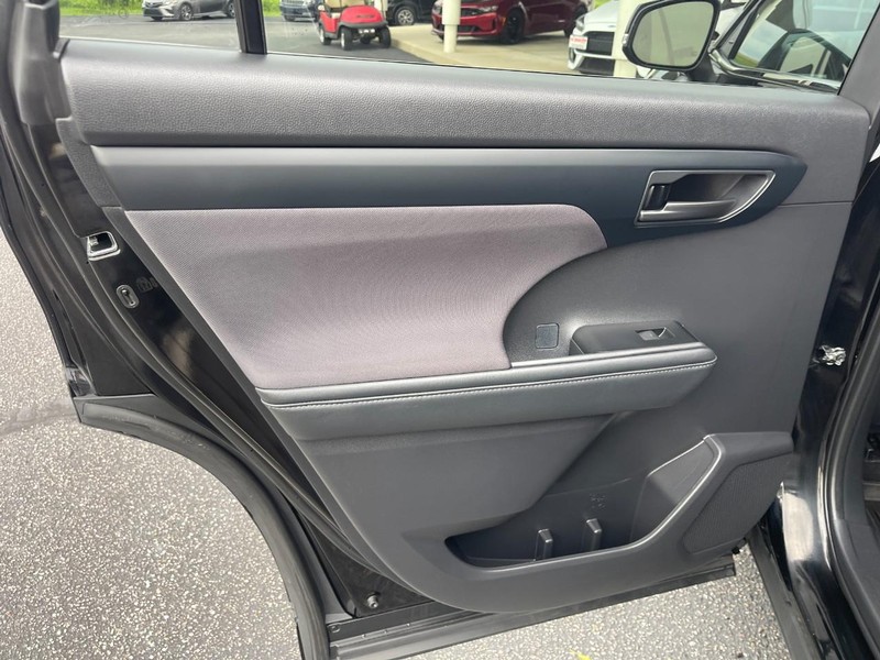Toyota Highlander Vehicle Image 16