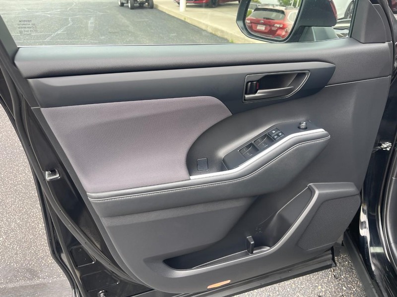 Toyota Highlander Vehicle Image 18