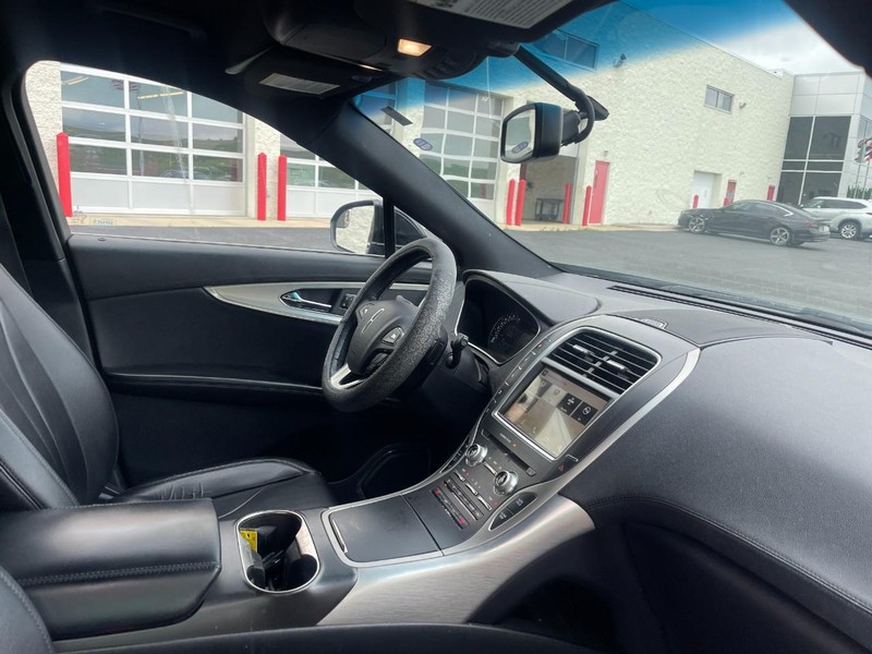 Lincoln MKX Vehicle Image 02