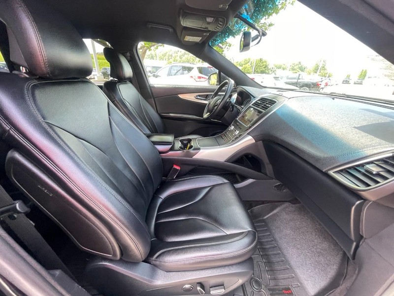 Lincoln MKX Vehicle Image 10
