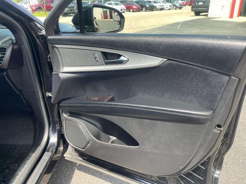 Lincoln MKX Vehicle Image 11