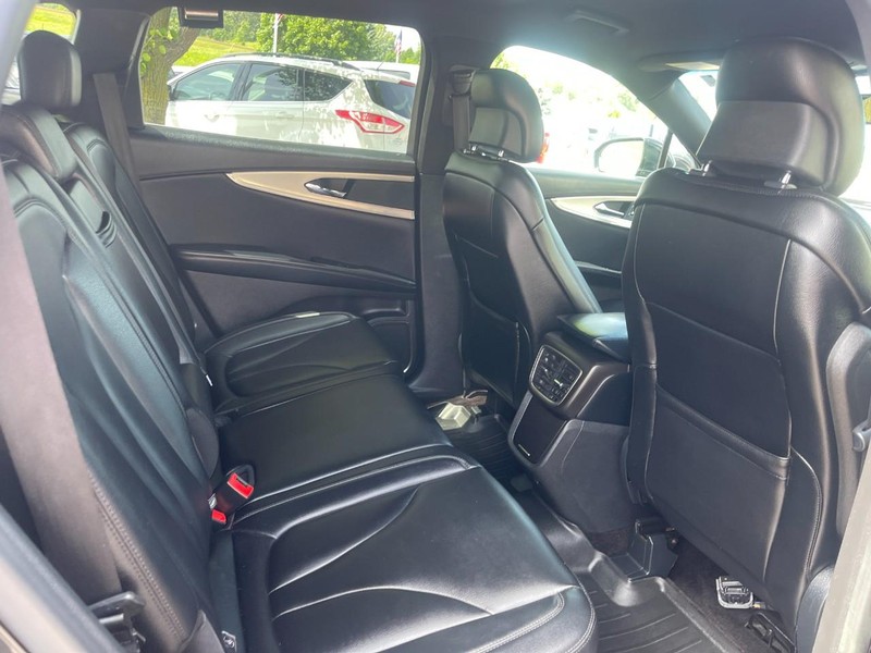 Lincoln MKX Vehicle Image 12