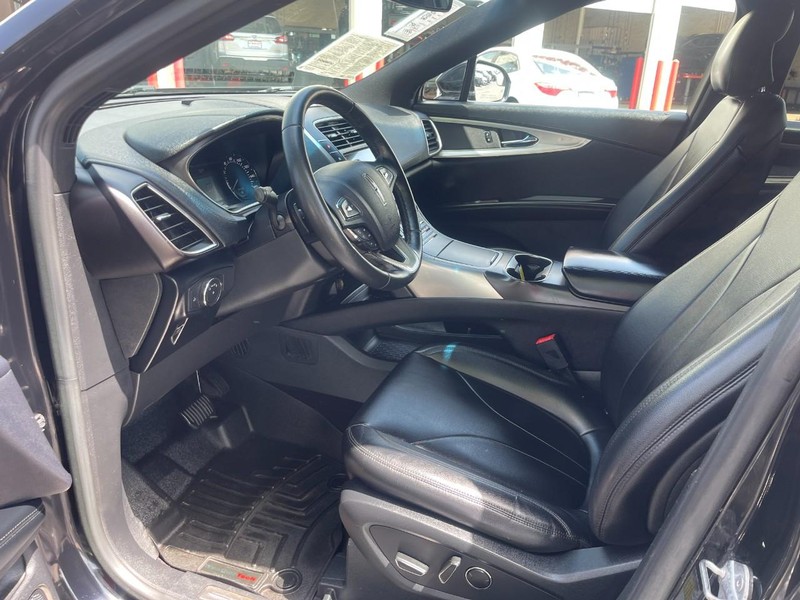 Lincoln MKX Vehicle Image 16