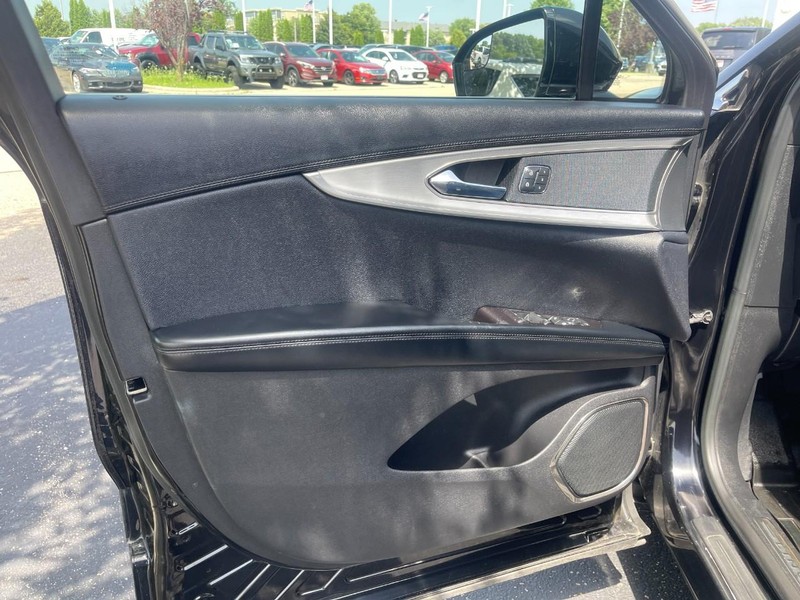 Lincoln MKX Vehicle Image 17