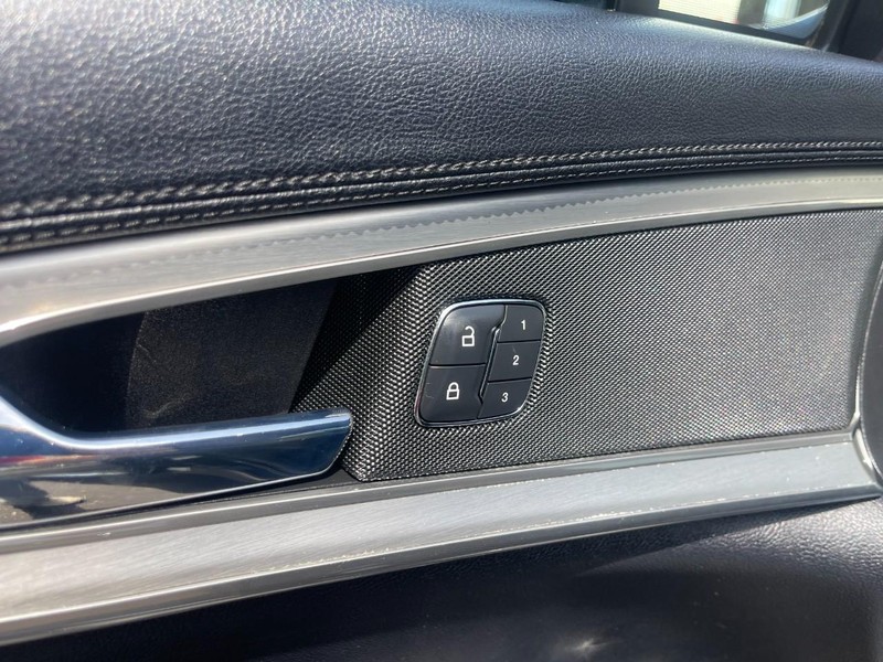 Lincoln MKX Vehicle Image 18