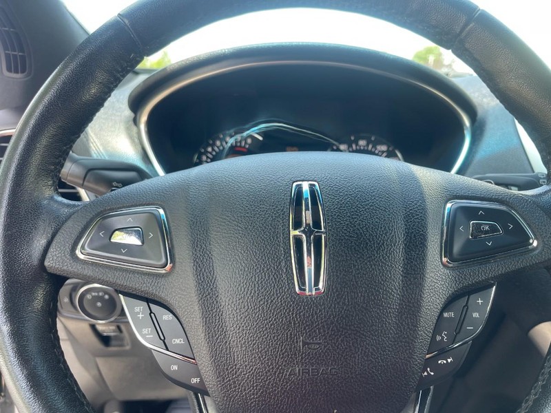 Lincoln MKX Vehicle Image 21